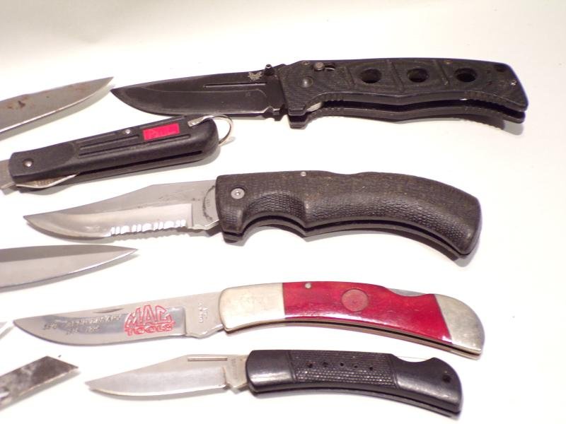 10 Folding Utility and Pocket Knives — image 3