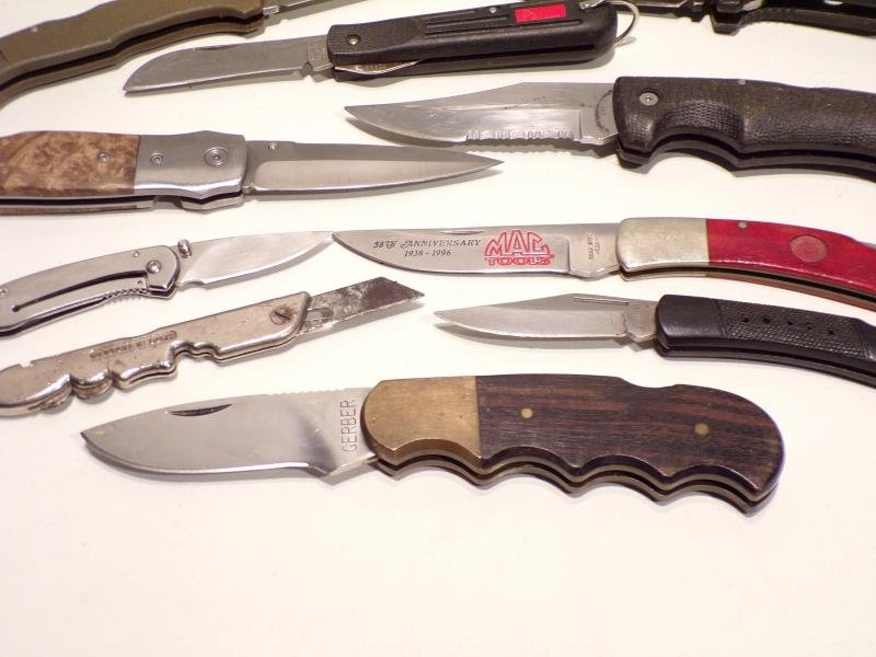 10 Folding Utility and Pocket Knives — image 4