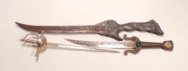 3 Souvenir Knives. — image 2