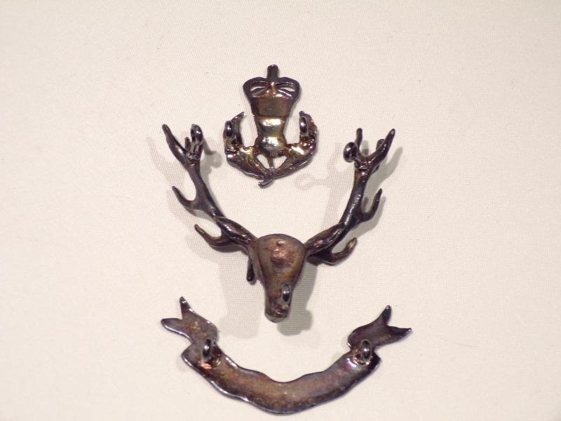 Queen's Own Highlanders Officers Bonnet Badge. — image 3