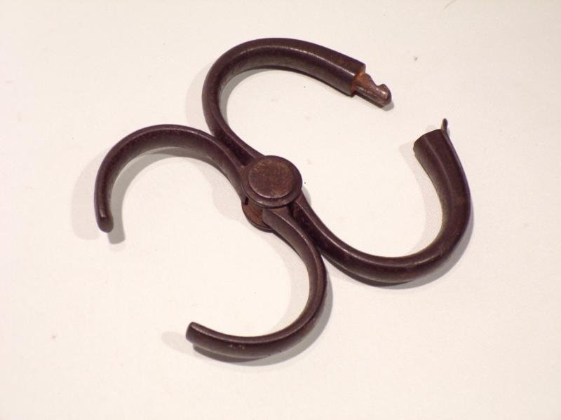 Antique Hiatt Come Along or Nipper Handcuffs — image 3