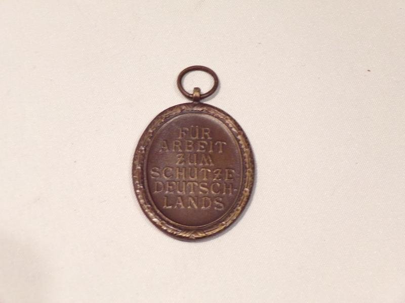 WW2 Era West Wall Medal — image 3