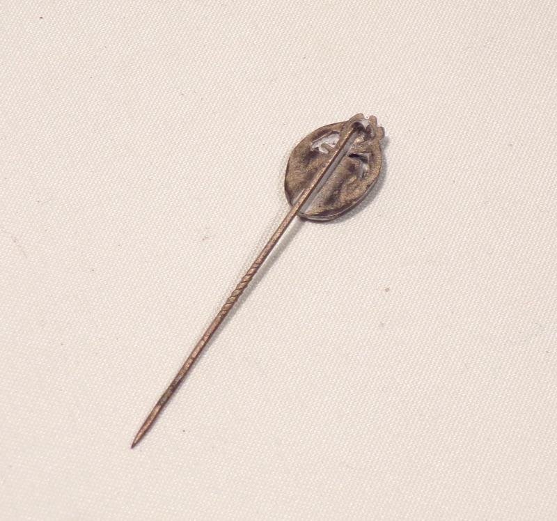 WW2 Era Panzer Assault Badge Pin. — image 2