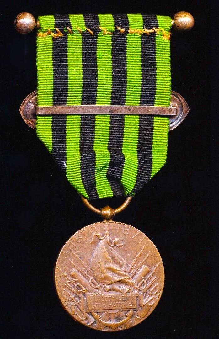 France: Franco-Prussian War Medal 1870-1871. 1st 'Ordnance' issue type (Medaille Commemorative De La Guerre 1870-1871). With silver clasp 'Engage Volontaire' — image 4