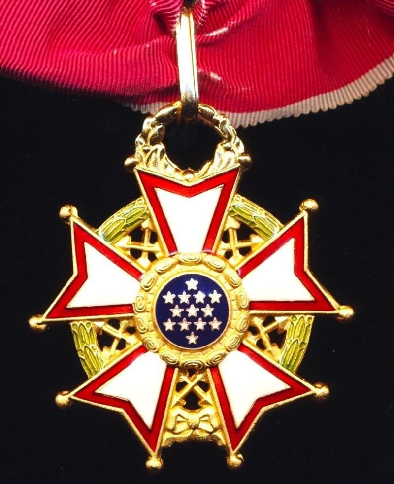 United States of America: Legion of Merit. Commander (or 2nd grade) Neck Badge. Gilt & enamel — image 2
