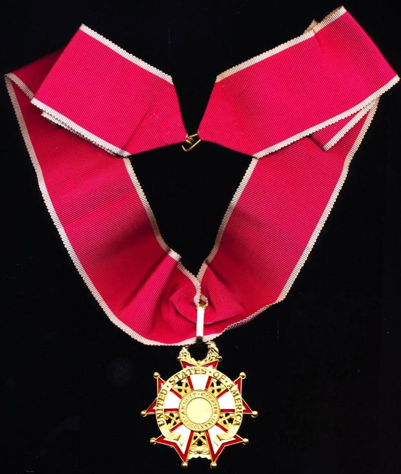 United States of America: Legion of Merit. Commander (or 2nd grade) Neck Badge. Gilt & enamel — image 3