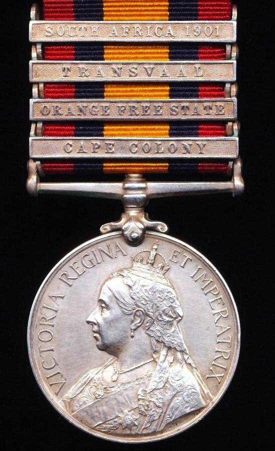 Queens South Africa Medal. Silver issue with 4 x clasps 'Cape Colony', 'Orange Free State', 'Transvaal' & 'South Africa 1901' (974 Pte. J. W. Napier. Cape Town Highrs:) — image 2