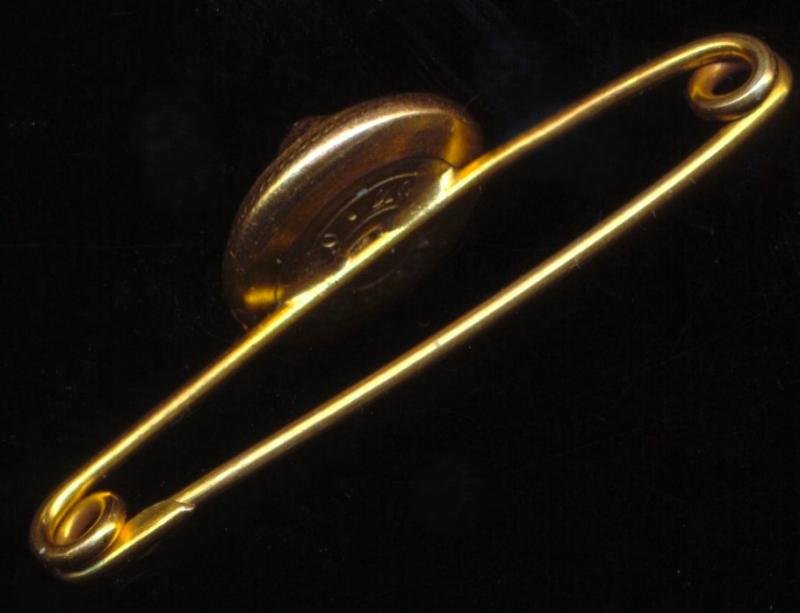 Royal Indian Marine (R.I.M.) /  Royal Indian Navy (R.I.N.). 'Sweetheart' brooch. Gilding metal. Circa 1914-1945 — image 2