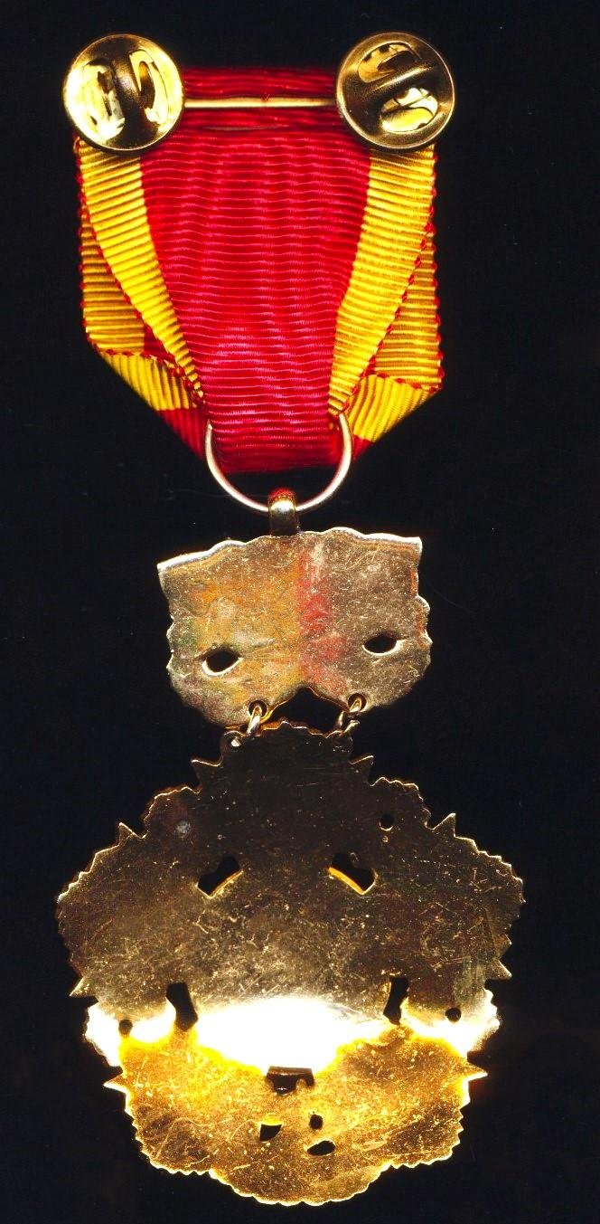 Republic of South Vietnam (1955-1975): National Order of Vietnam. 5th Class Knight. Breast badge. Gilt & enamel. Circa 1955-1975 — image 3