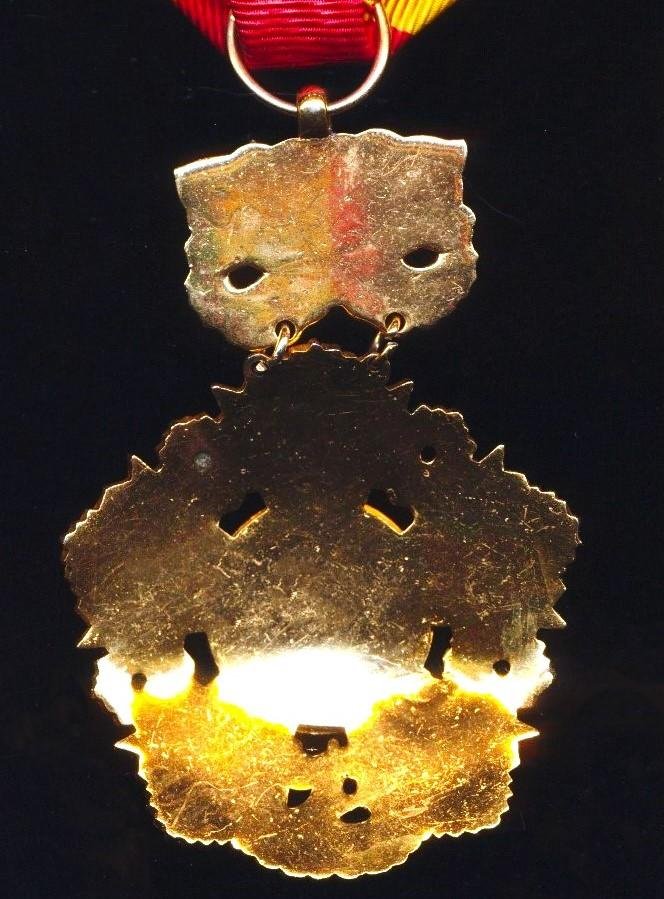 Republic of South Vietnam (1955-1975): National Order of Vietnam. 5th Class Knight. Breast badge. Gilt & enamel. Circa 1955-1975 — image 4