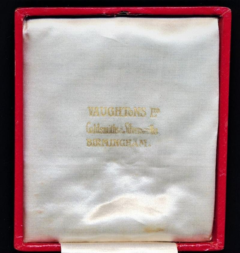 Order of the League of Mercy. Lady's shoulder badge — image 4
