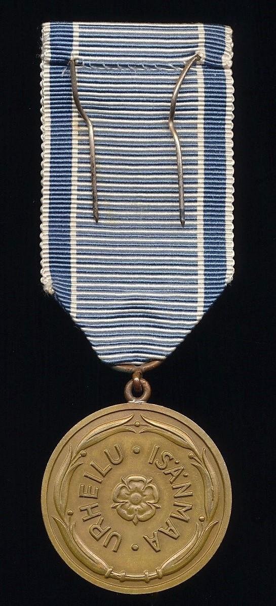 Finland: Medal of Physical Education and Sports. Bronze grade. 1st type badge with 1945 reverse legend 'Urheilu Isanmaa' — image 3