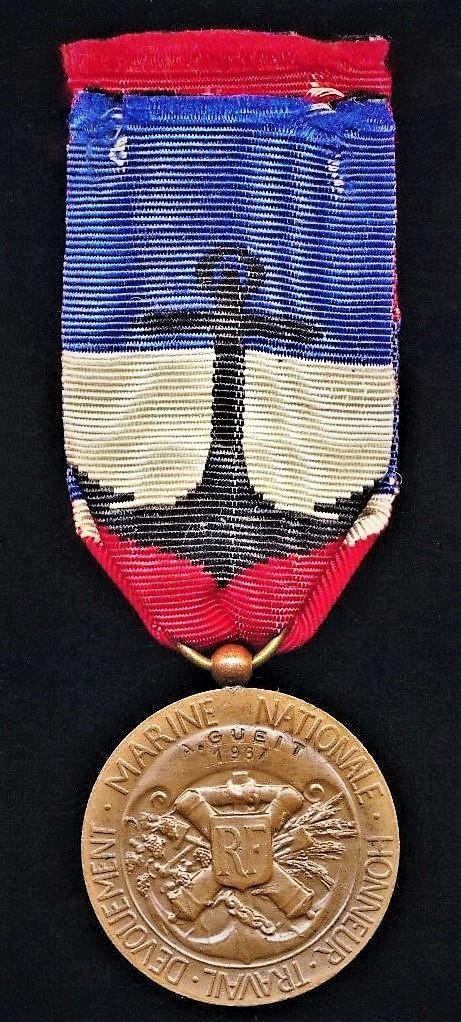 France: Medal of Honour for Non-Military Marine Personnel (Medaille D'Honneur pour le Personnel non militaire de la Marine). Bronze. Named & dated (A. Gueit 1967) — image 4