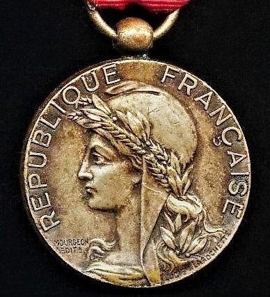 Medal of Honour of Labour (Medaille D'Honneur du Travail). Lucien Larochette design model. Silver grade (this silvered bronze metal — image 2