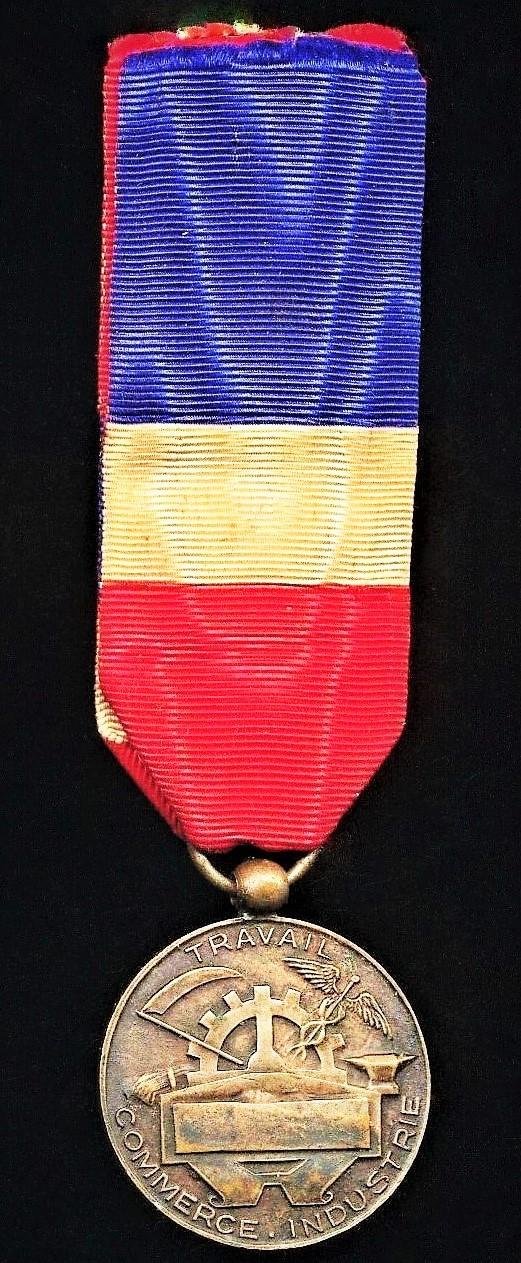 Medal of Honour of Labour (Medaille D'Honneur du Travail). Lucien Larochette design model. Silver grade (this silvered bronze metal — image 4