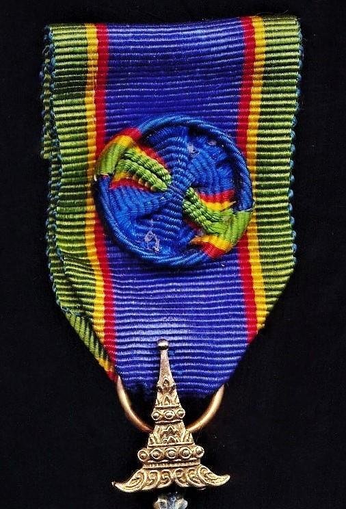 Thailand: Order of the Crown. 4th class 'Officer' breast badge. Silver gilt & enamel — image 3