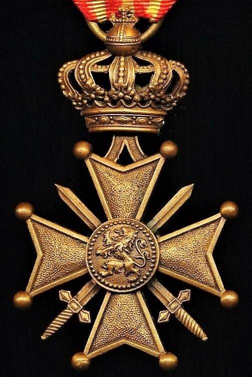 Belgium: Cross of War 1914-1918 (Croix De Guerre 1914-1918). With 2 x bronze rampant 'Lion' citation & 3 x bronze 'Palms' emblems (these all with 'A' cyphers), on riband — image 2