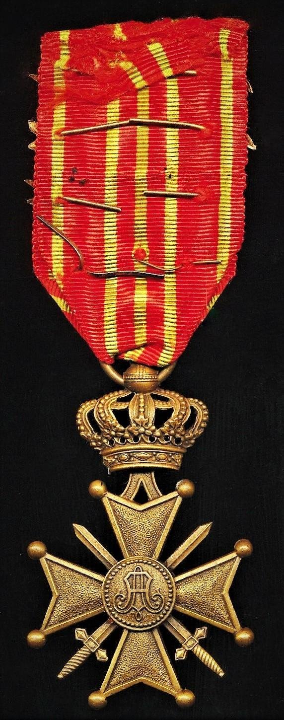 Belgium: Cross of War 1914-1918 (Croix De Guerre 1914-1918). With 2 x bronze rampant 'Lion' citation & 3 x bronze 'Palms' emblems (these all with 'A' cyphers), on riband — image 4