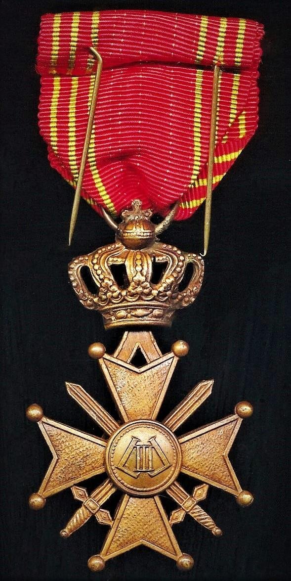 Belgium: Cross of War 1940-45 & 1950-53 (Croix De Guerre 1940). With 'Gilt' (vermeil) rampant 'Lion' citation emblem on riband — image 4