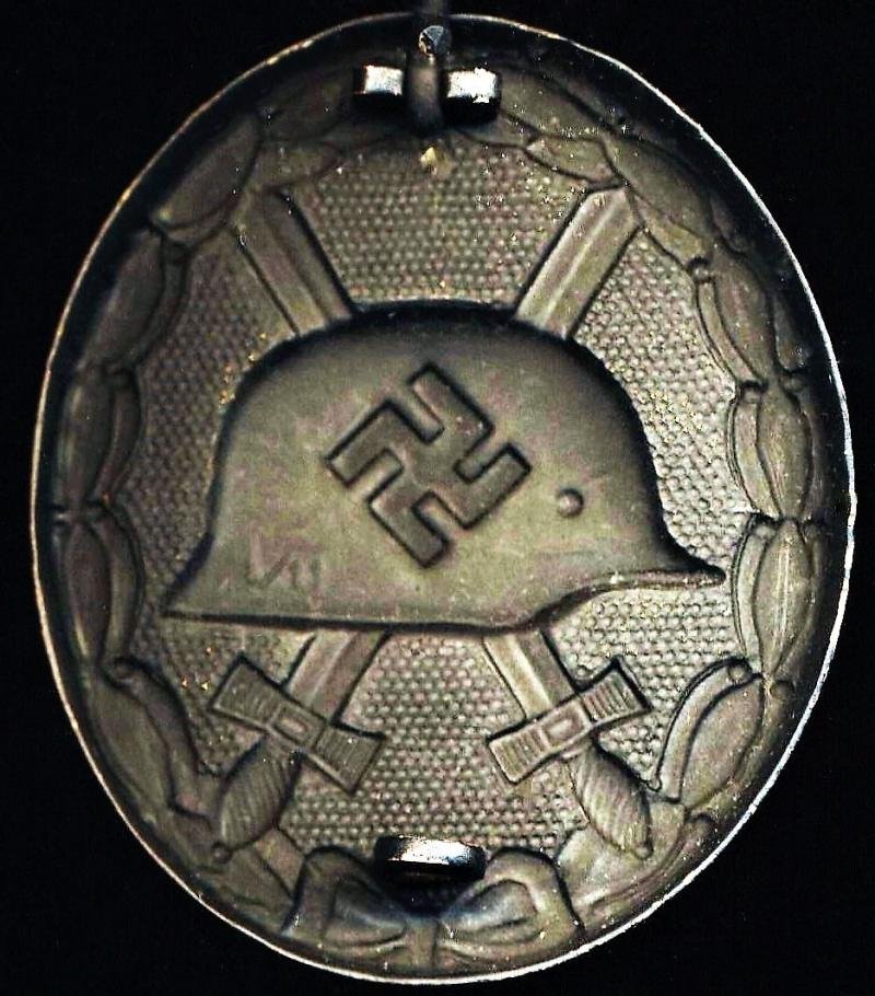 Germany (Third Reich): Wound Badge (Verwundetenabzeichen).'Black' 3rd class award — image 3