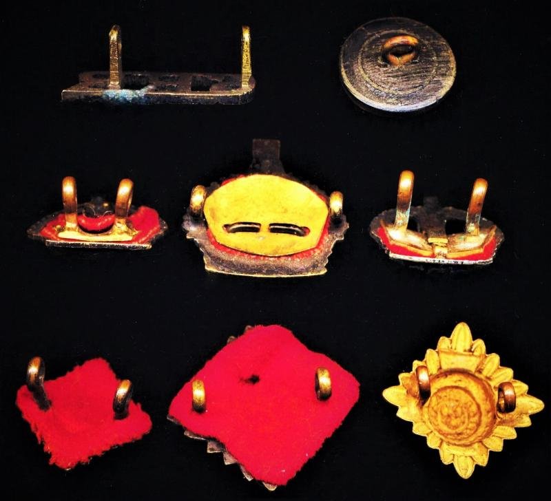 British Indian Army: Lot of 8 x items of insignia from the 1920's. Positively attributed as worn by Colonel Brian Lytton Cole, late Chief Civil Liaison Officer, formerly Commandant of 1st (Wellesley's) Battalion 6th Rajputana Rifles and late 13th Rajput — image 2
