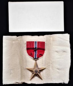 United States: Bronze Star Medal. With 1 x 'Bronze Oakleaf …