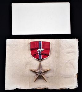 United States: Bronze Star Medal. With 2 x 'Silver Oakleaf …