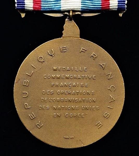France: Korea Campaign Medal 1950-1953 (Medaille Francaise Des Operations En Coree 1950-1953). With clasp 'Coree' and red enamelled 'Wound Star' emblem — image 5