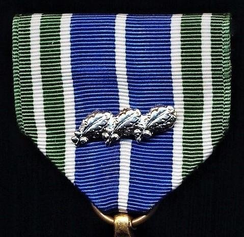 United States: Army Achievement Medal (Instituted 1981). With 3 x 'Silver Oakleaf Clusters' n riband — image 3