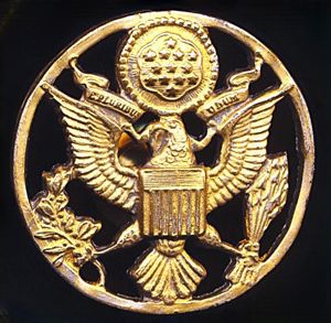 United States Army: Enlisted ranks gilt 'Visor-Cap' cap badge. Full-size