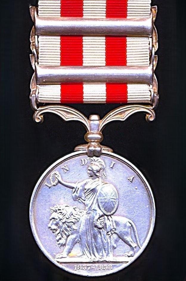 Indian Mutiny Medal 1857-59. With 2 x clasps 'Relief of Lucknow' & 'Lucknow' (Bombr. Ds. Hurly, 3rd. Compy. 5th. Bn. Bl. Foot Art.) — image 4