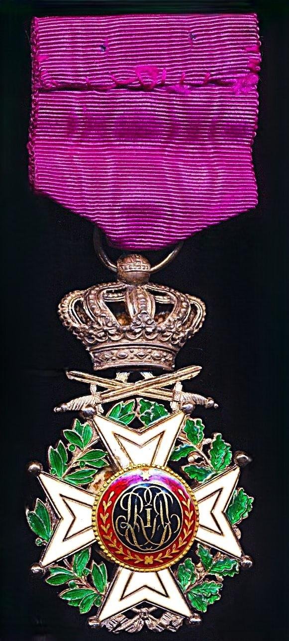 Belgium: Order of Leopold (Ordre de Leopold / Orde van Leopold). Military 'Swords' suspension. 5th Class 'Chevalier' breast badge with uni-lingual 'French' language obverse — image 3