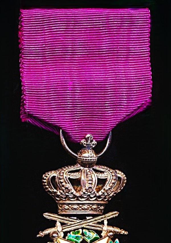 Belgium: Order of Leopold (Ordre de Leopold / Orde van Leopold). Military 'Swords' suspension. 5th Class 'Chevalier' breast badge with uni-lingual 'French' language obverse — image 5