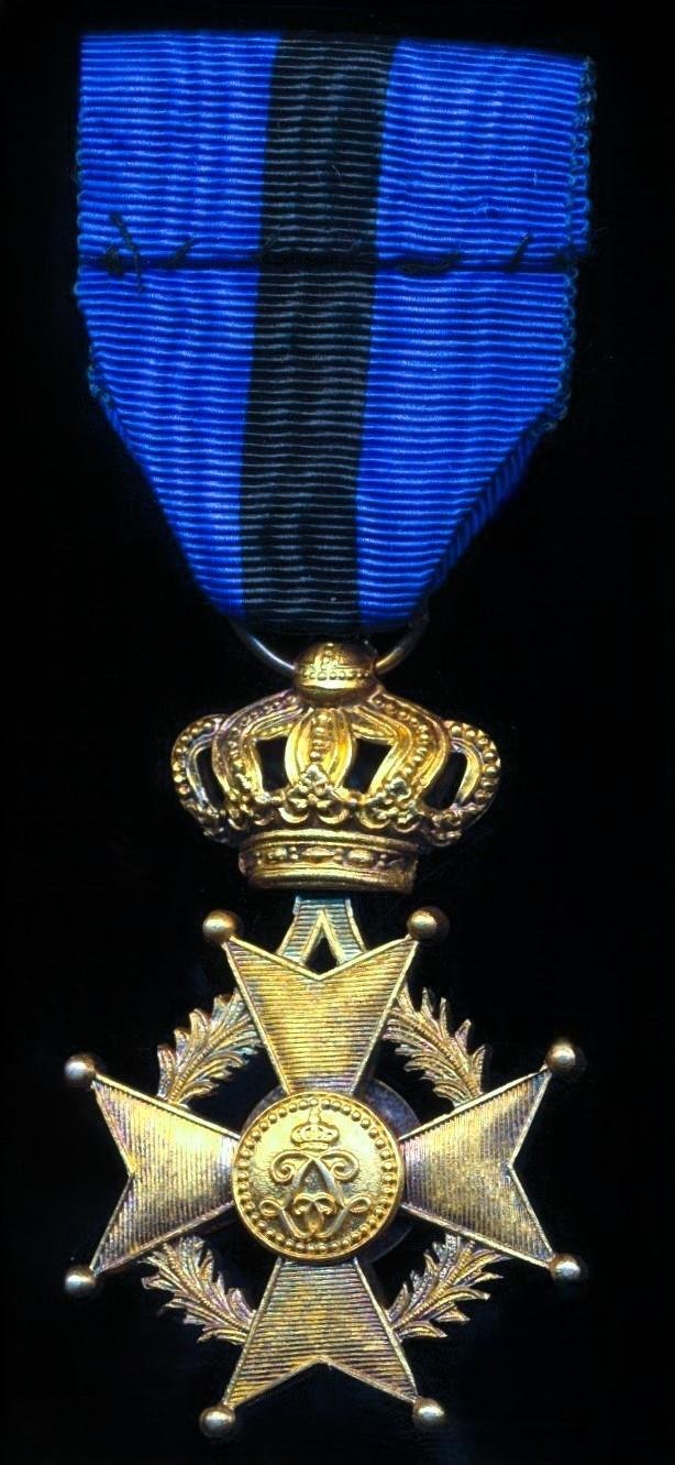 Belgium: Order of Leopold II (Ordre de Leopold II, / Orde van Leopold II). 4th Class. 'Officer' breast badge'. With uni-lingual 'French' language obverse legend (1908-1951) and silk rosette on riband — image 4