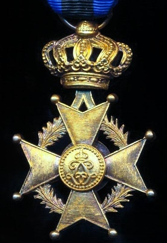 Belgium: Order of Leopold II (Ordre de Leopold II, / Orde van Leopold II). 4th Class. 'Officer' breast badge'. With uni-lingual 'French' language obverse legend (1908-1951) and silk rosette on riband — image 5