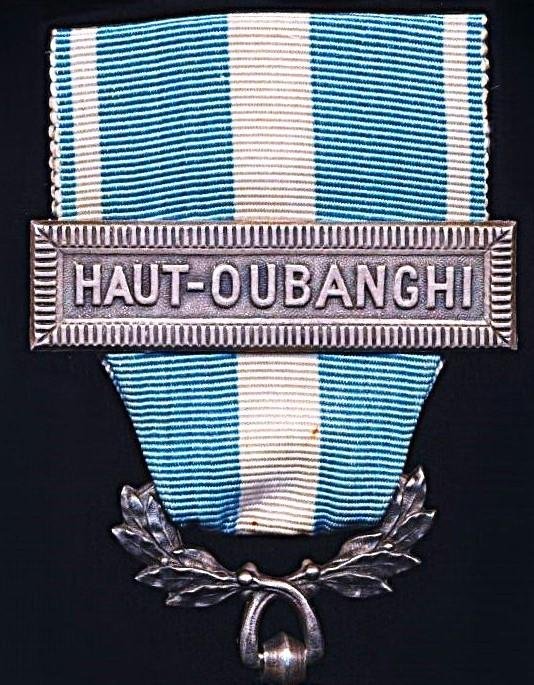France: Colonial Medal (La Medaille Coloniale). Intermediary '1913' type official Paris Mint medal with single sided wreath suspension. With 1 x clasp (agrafe) 'Haut-Oubanghi' — image 2