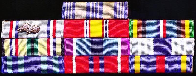 United Sates Air Force: Medal ribbon bar and Enlisted Ranks Cap Badge Lot — image 2