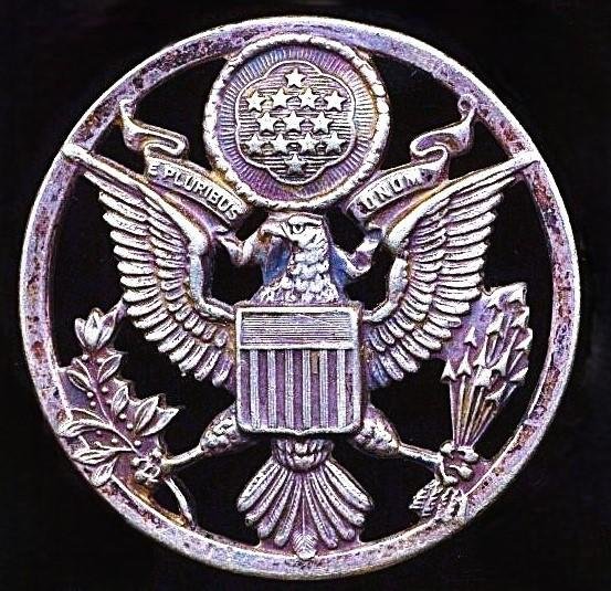 United Sates Air Force: Medal ribbon bar and Enlisted Ranks Cap Badge Lot — image 3