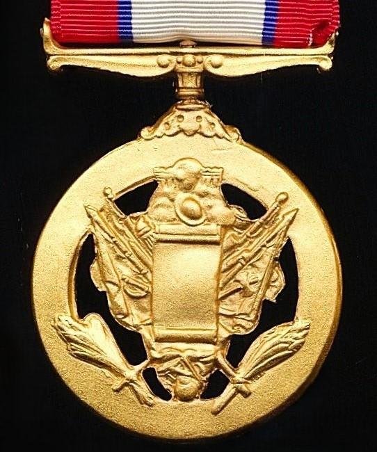 United States: Distinguished Service Medal (Army). Gilt and Enamel. Awarded circa 1990-2025 — image 4
