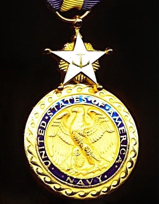 United States: Navy Distinguished Service Medal. Gilt and enamel (Circa 1990-2025 issue) — image 2