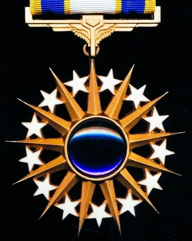 United States: Air Force Distinguished Service Medal. Issued circa 1990-2025 — image 2
