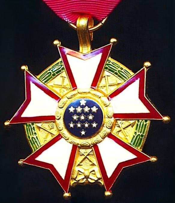 United States of America: Legion of Merit. Officer (or 3rd grade) Breast Badge. Gilt & enamel, with LOM emblem on riband. Circa 1990-2025 — image 2