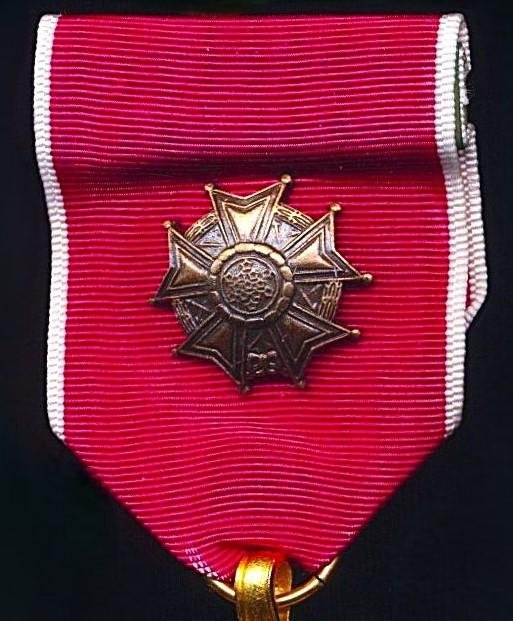 United States of America: Legion of Merit. Officer (or 3rd grade) Breast Badge. Gilt & enamel, with LOM emblem on riband. Circa 1990-2025 — image 3