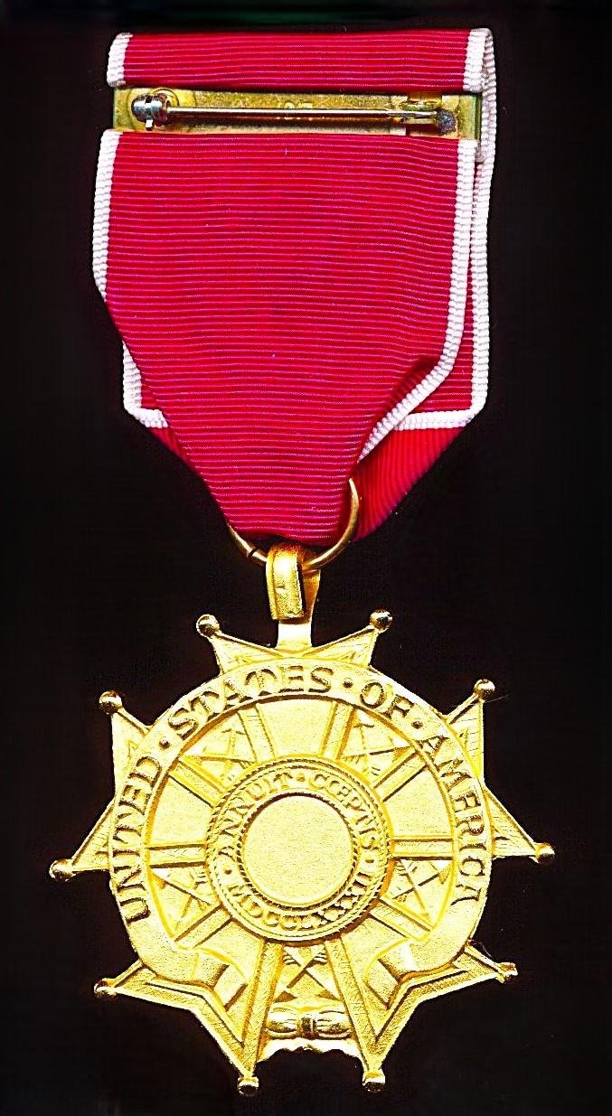 United States of America: Legion of Merit. Officer (or 3rd grade) Breast Badge. Gilt & enamel, with LOM emblem on riband. Circa 1990-2025 — image 4