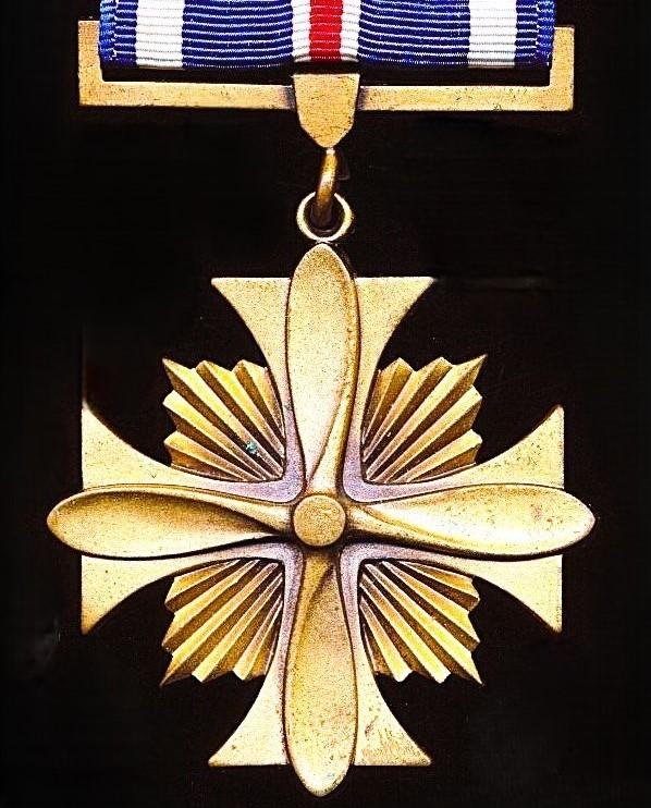 United States: Distinguished Flying Cross. With 1 x 'Silver' & 1 x 'Bronze' Oakleaf Clusters on riband. Circa 1970-1995 — image 2