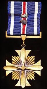 United States: Distinguished Flying Cross. With 1 x 'Silver' & …