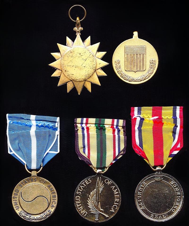 United States: A lot of 5 x mixed Decorations and Medals — image 2