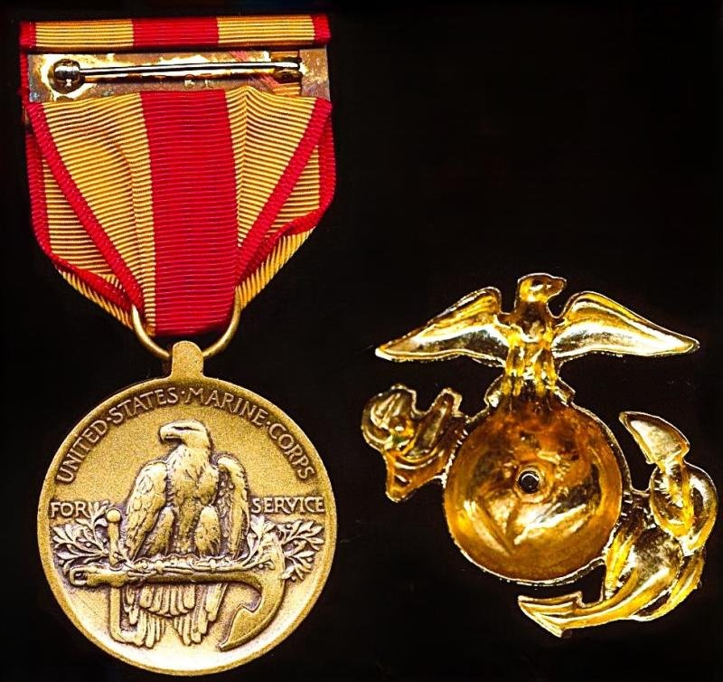 United States: United States Marine Corps Lot - USMC Expeditionary Medal with Gilt Metal Cap Badge. Circa 1975-2000 issue — image 4