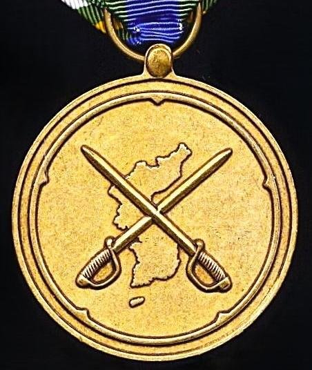 United States: Korea Defense Service Medal (KDSM). 1st type obverse legend — image 4