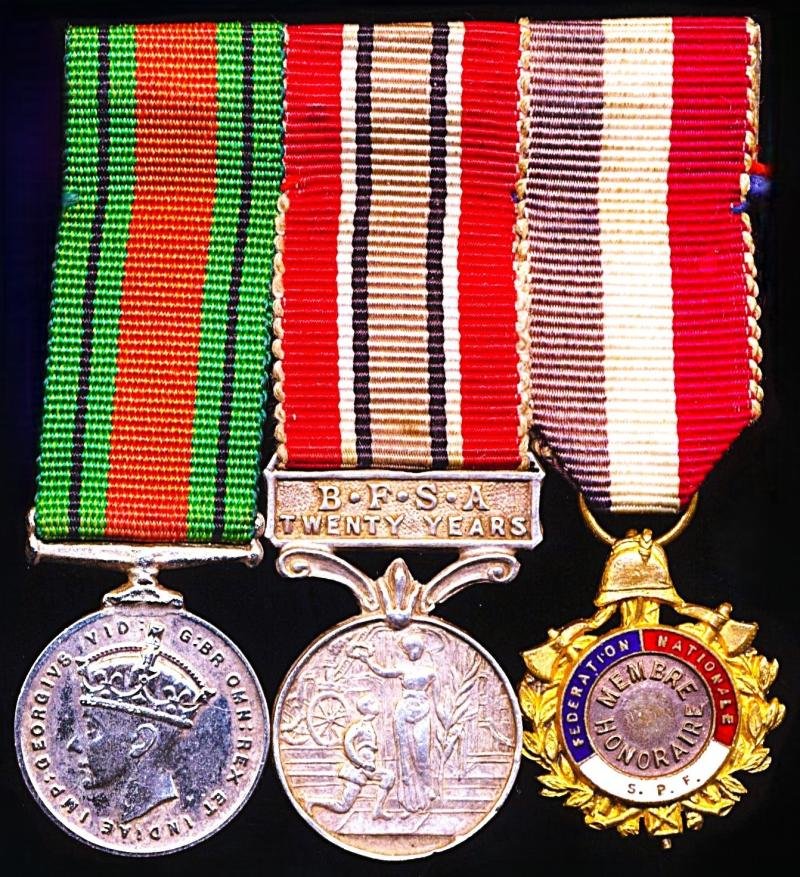An un-named and un-attributed group of 3 x Fire Brigade Medals, for War and Long Service: — image 3